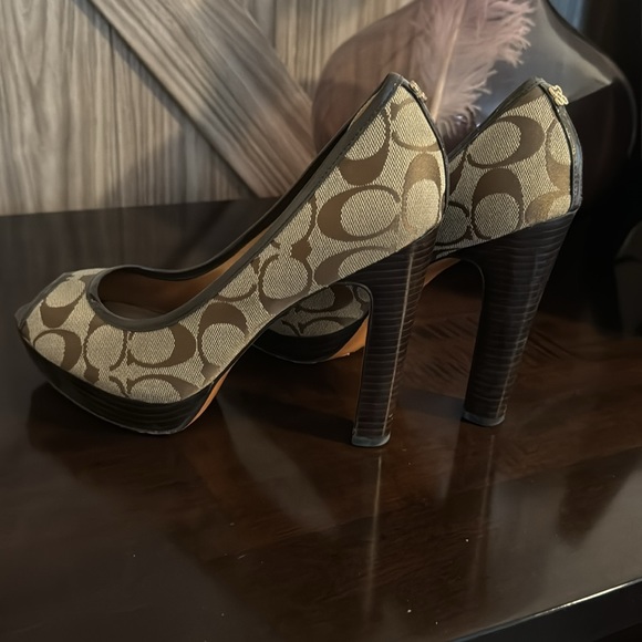 Authentic Coach heels - Picture 3 of 5